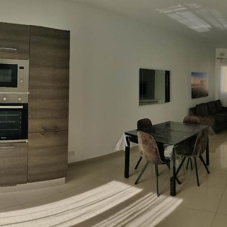 Seron Apartment 3 セント・ポールズ・ベイ エクステリア 写真