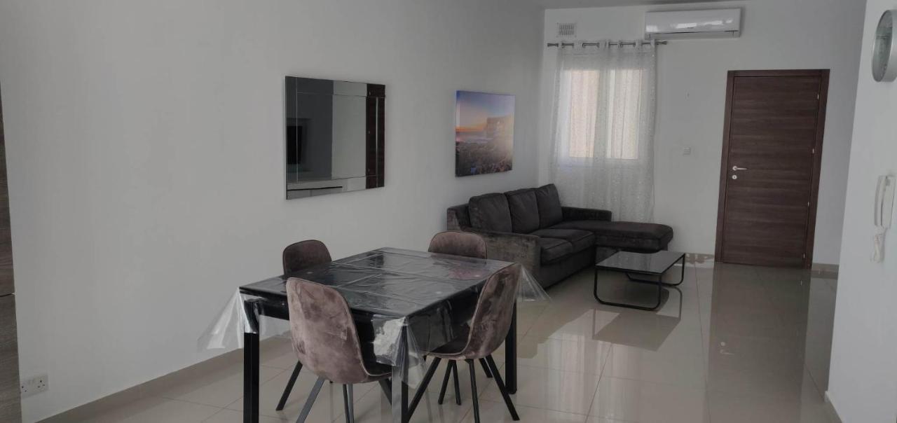 Seron Apartment 3 セント・ポールズ・ベイ エクステリア 写真