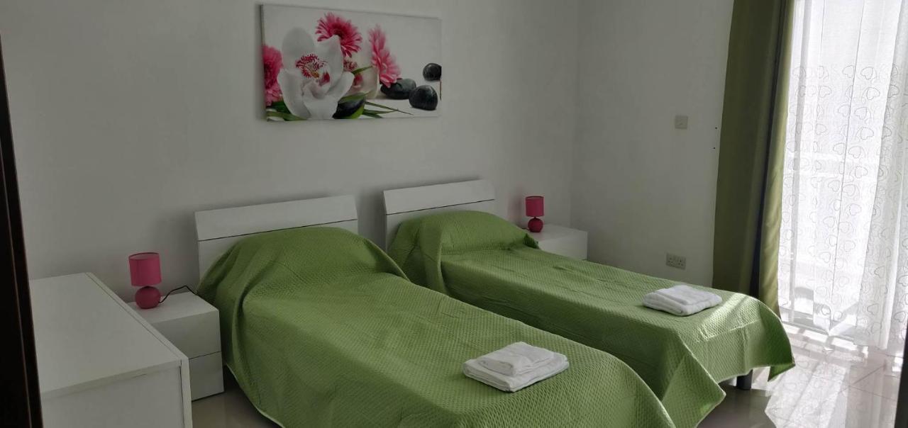 Seron Apartment 3 セント・ポールズ・ベイ エクステリア 写真